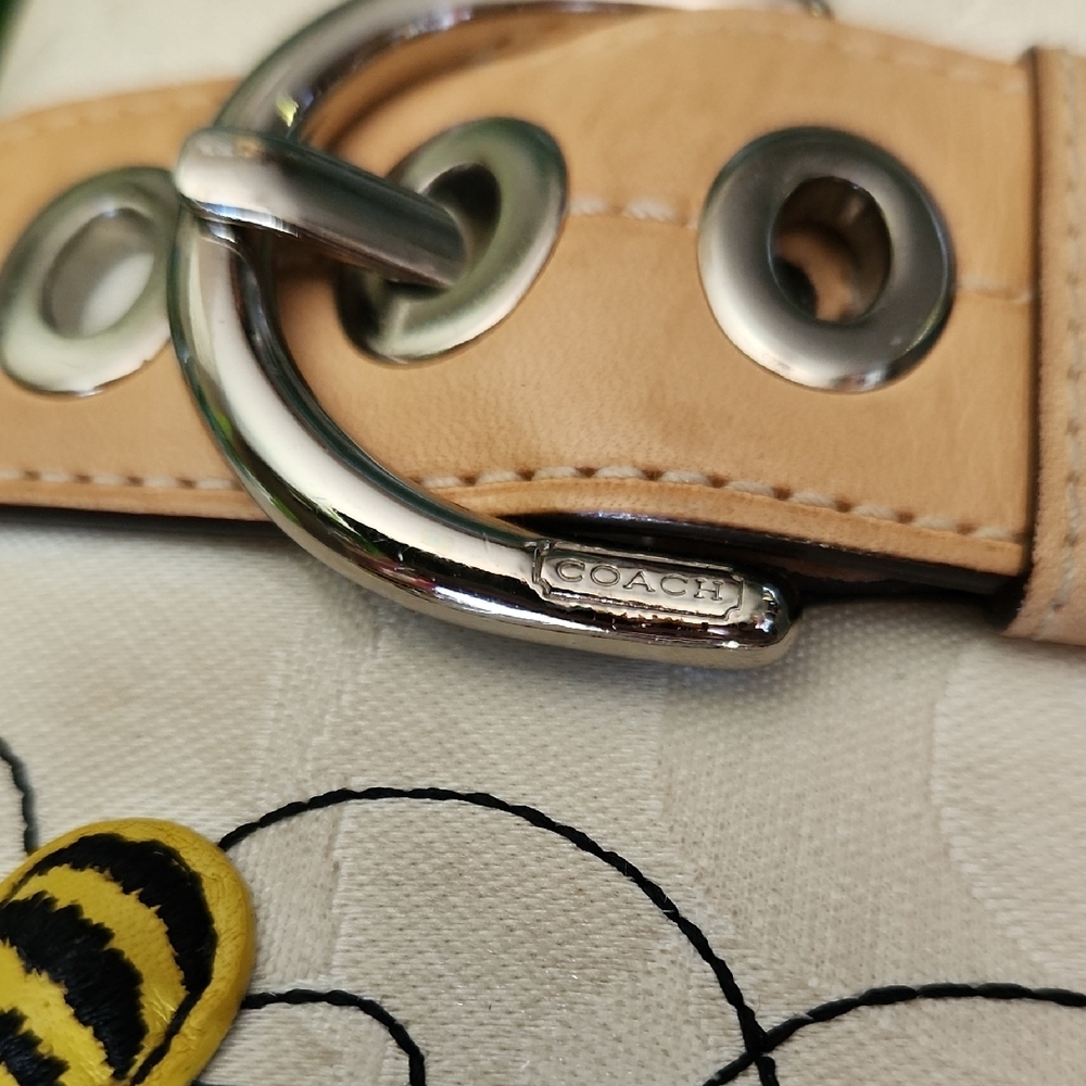 Coach Soho Rare Vintage Bee Wallet EUC - Picture 2 of 16